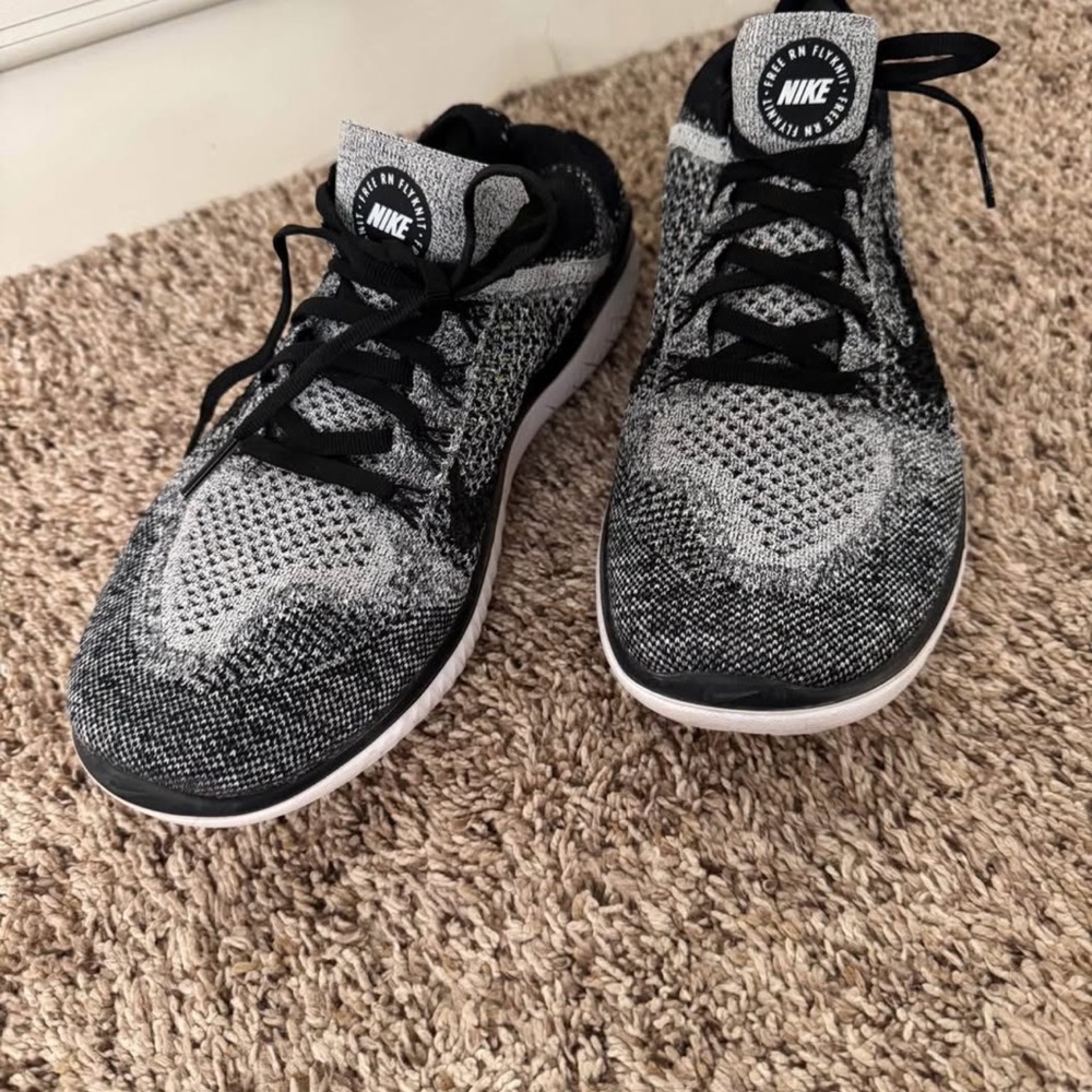 Nike Black and White Knit Sneakers - Picture 2 of 3